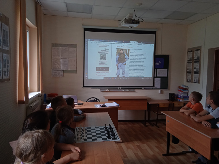 Урок мужества в пришкольном лагере: Память о Герое.